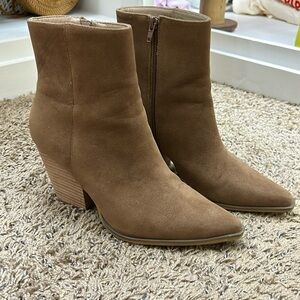 Women’s ankle boot 9